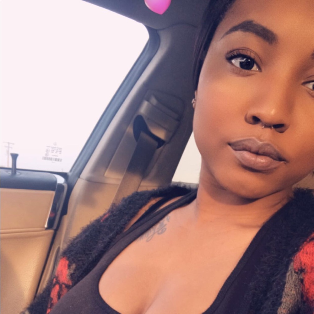 Meet your Posher, Anaya